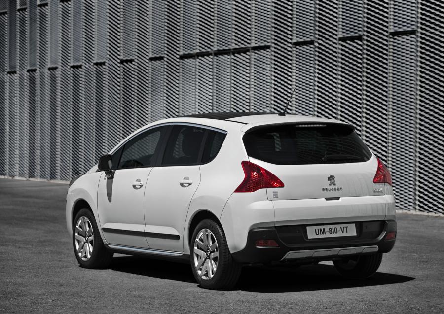 Peugeot 3008 HYbrid4 2010 года  (фото 24 из 35)